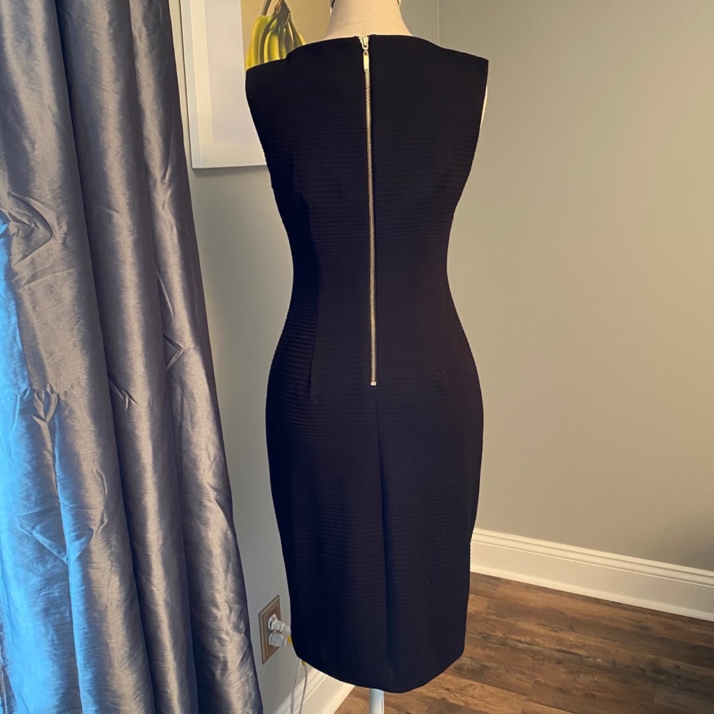 Cache Textured Sheath Dress - Picture 4 of 5